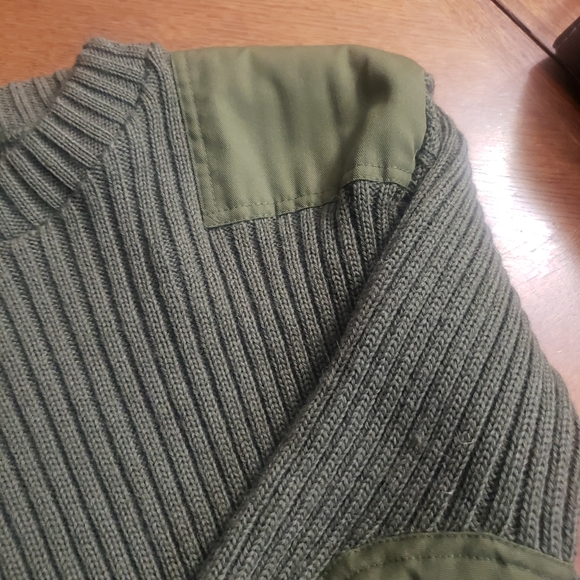 Military issues wool sweater army green. - Picture 4 of 9